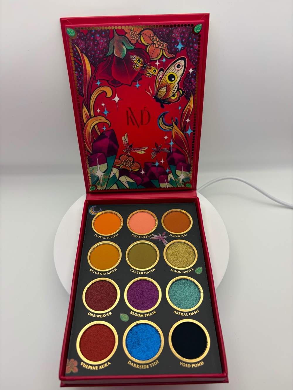 Vibrant 12-Color Eyeshadow Palette in Red